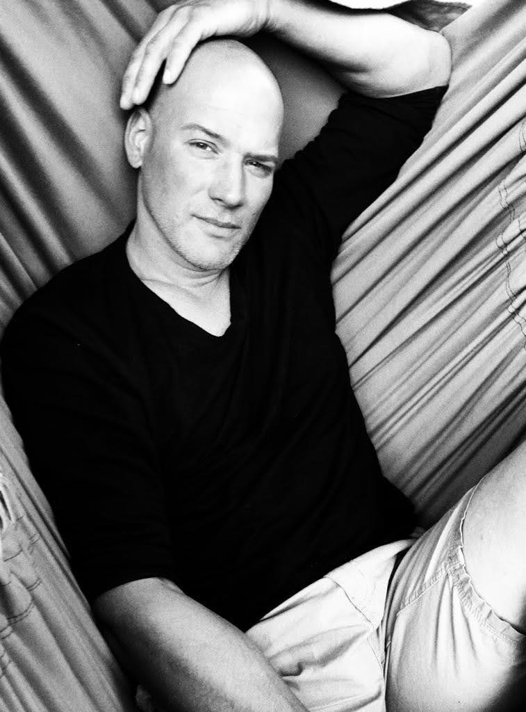 Daniel de Groot – Liegendes Portrait SW